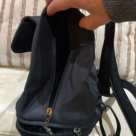 Backpack style purse - Picture 4 of 4